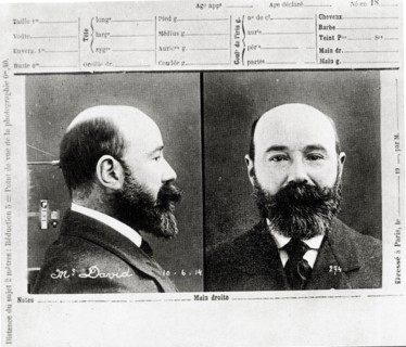 Fiche anthropométrique de 1941. Inventée par Alphonse Bertillon, elle permettait l'identification