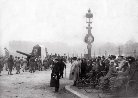 Passage du Soldat inconnu place de la Concorde, 1920