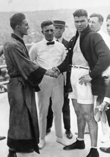 le 2 juillet 1921, le boxeur français Georges CARPENTIER et l'Américain Jack DEMPSEY, champion du