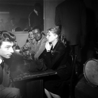 Dans les années 1940-1950, Simone Signoret et Yves Montand lors d'une " Nuit blanche " au cabaret