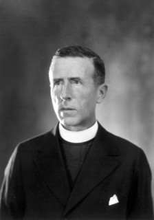 Le père Pierre Teilhard de Chardin, prêtre Jésuite, philosophe, paléontologue et géologue, 1881 -