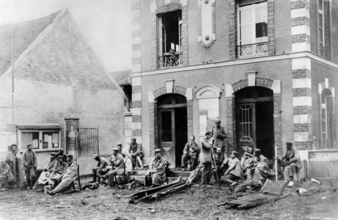 Après la bataille de la marne - Blessés allemands soignés à la mairie de Varreddes