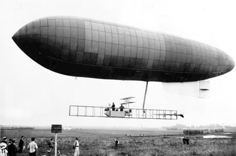 Aéronautique. Le premier ballon dirigeable démontable, le Zodiac I, construit pour les Pays Bas,