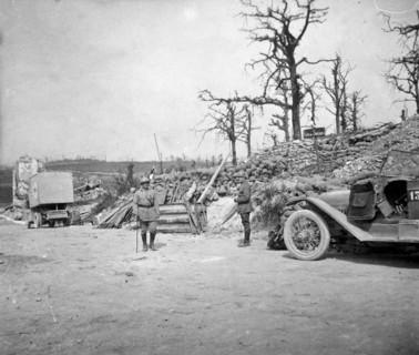 Le poste de secours  dit de "la citerne", sur la route de Verdun au Fort de Souville, août 1916.