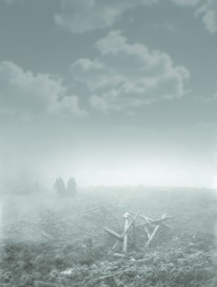 La première guerre mondiale.
Soldats se détachant dans la brume, sur un terrain entièrement ravagé