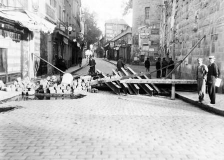 La crise viticole de 1907 dans le midi de la France. Menée par Marcelin Albert, la révolte et les