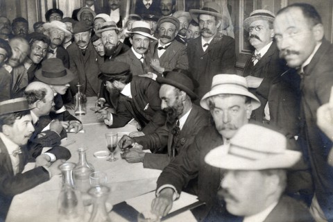 Crise viticole et révolte des vignerons du Midi en 1907.  Le 24 juin 1907, Marcelin Albert de