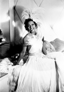 Joséphine Baker (1906-1975) Danseuse, chanteuse et meneuse de revue d'origine américaine. Elle