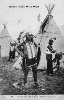 Buffalo Bill's Wild West.
Le plus grand Peau-Rouge. Tente d'habitation