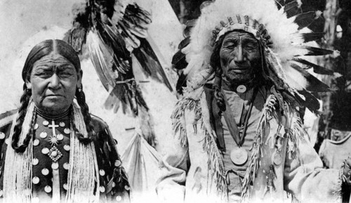 Sioux indians at the Red Indian village of the  Zoological Garden of Paris, around 1910
