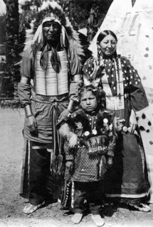 Sioux Indians :  chief Wounded Horse and family at the Red Indian village in the Zoological Garden of Paris, around 1910