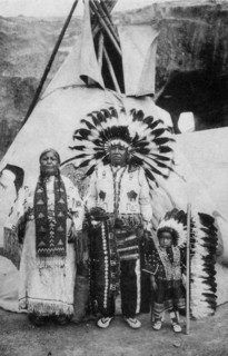 Postcard representing Indian family "Little Elk" at the Indian village of the 1935 World Fair in Brussels.