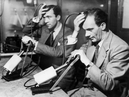 Apparatus to enhance the regrowth of Hair