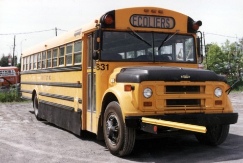 Autobus avec bras d'éloignement