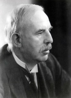 Portrait d' Ernest Rutherford, physicien britannique.