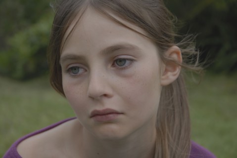 Portrait d'une petite fille de 9 ans