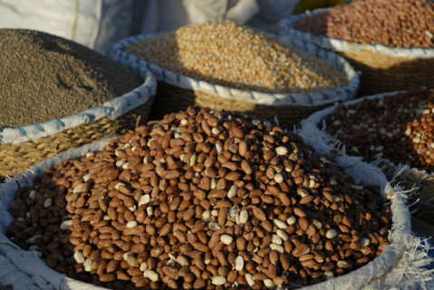 2008, marché fruits et légumes, cacahuètes,  Tunisie