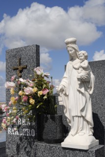 2009, Atienza, cimetière, Espagne : province de Guadalajara en Castille La Mancha, vierge à