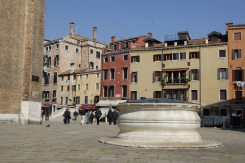 2009, Campo dei Frari, façades, Venise
