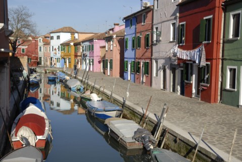 2009, Burano, canal, façades, ile de la lagune de Venise, Venise
