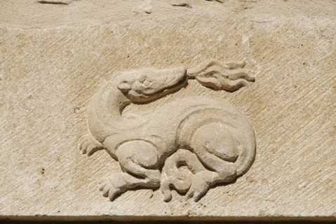 haut relief dragon, Montréal en basse Bourgogne, octobre 2009
