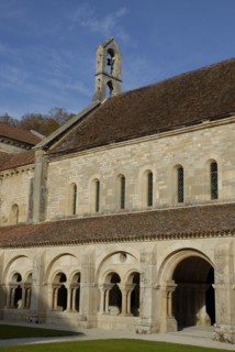 Abbaye Cistercienne édifiée au 12eme siecle, Abbaye de Fontenay, Cote d'Or, le Cloitre, octobre