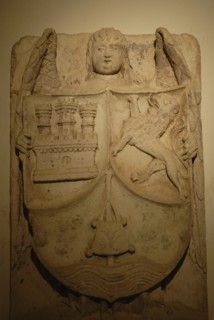 écusson espagnol ( 14eme siècle ), Abbaye Cistercienne édifiée au 12eme siecle, Abbaye de Fontenay,