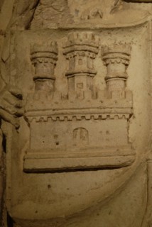 écusson espagnol ( 14eme siècle ) portant de blasons des royaumes de Castille et de Léon., Abbaye