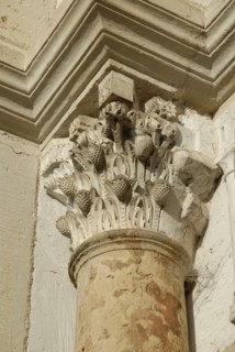 Basilique de Vezelay, Bourgogne, chapiteau à décor de feuillages, octobre 2009