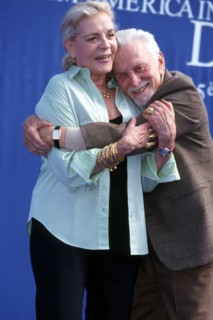 Kirk Douglas et Lauren Bacall