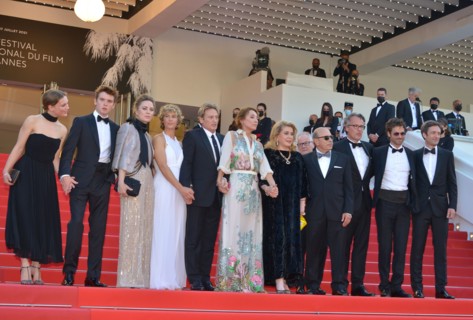 Montée des marches du film "De son vivant"