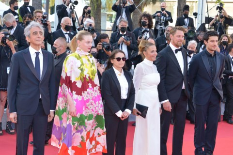 Montée des marches du film "L'histoire de ma femme"