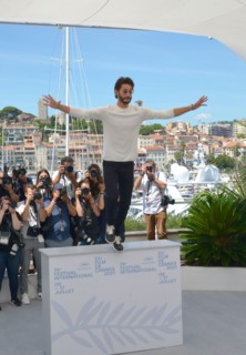 Photocall du film "OSS 117 : Alerte Rouge en Afrique Noire", Festival de Cannes 2021