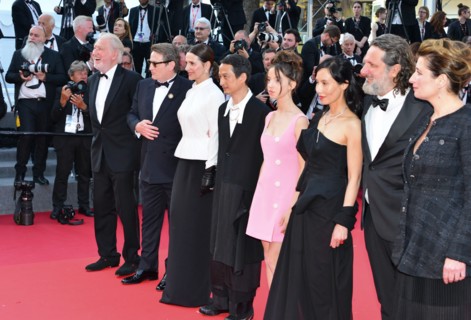 Montée des marches du film "La passion de Dodin Bouffant"
