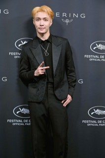 Lay Zhang