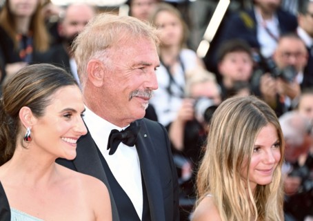 Annie Costner, Kevin Costner, Grace Avery Costner