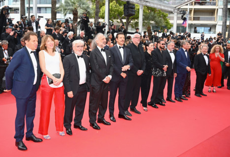 Montée des marches du film "Nouvelle vague"