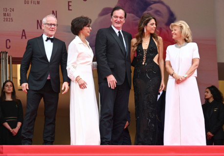 Montée des marches du film "Nouvelle vague"