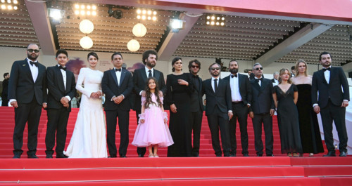 Descente des marches du film "Woman and Child"