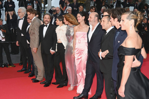Montée des marches du film "La Venue de l'Avenir"