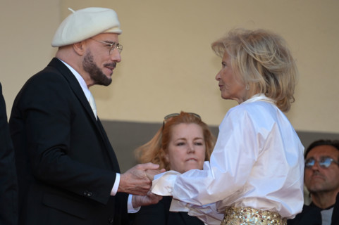 John Travolta, Iris Knobloch