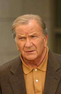Pierre Mondy dans la série "Les Cordier, juge et flic"