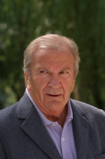 Pierre Mondy dans la série "Commissaire Cordier"