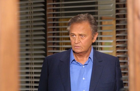 Roger Hanin dans le rôle du Commissaire Navarro