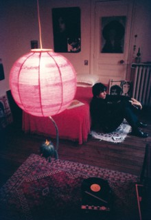 Julien Clerc chez lui à Paris, janvier 1969 par Jean-Marie Périer