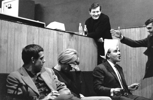 Sylvie Vartan pendant une séance d'enregistrement en studio, Paris