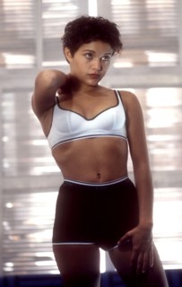 Emma De Caunes