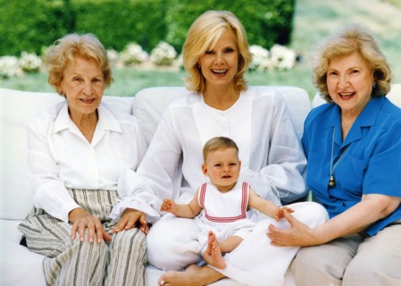 Sylvie Vartan, sa fille adoptive, Darina, sa mère et sa cousine