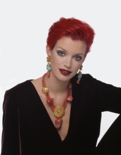 Sibyl Buck en tenue Yves Saint-Laurent