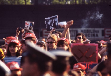 Fans attendant un concert des Beatles